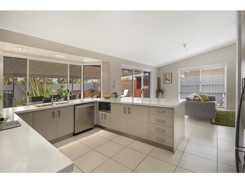 9 Kambora Street, Warana QLD 4575