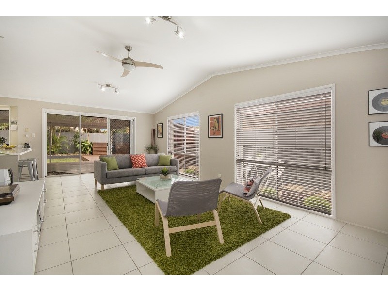 9 Kambora Street, Warana QLD 4575