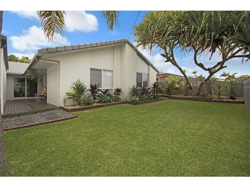 9 Kambora Street, Warana QLD 4575