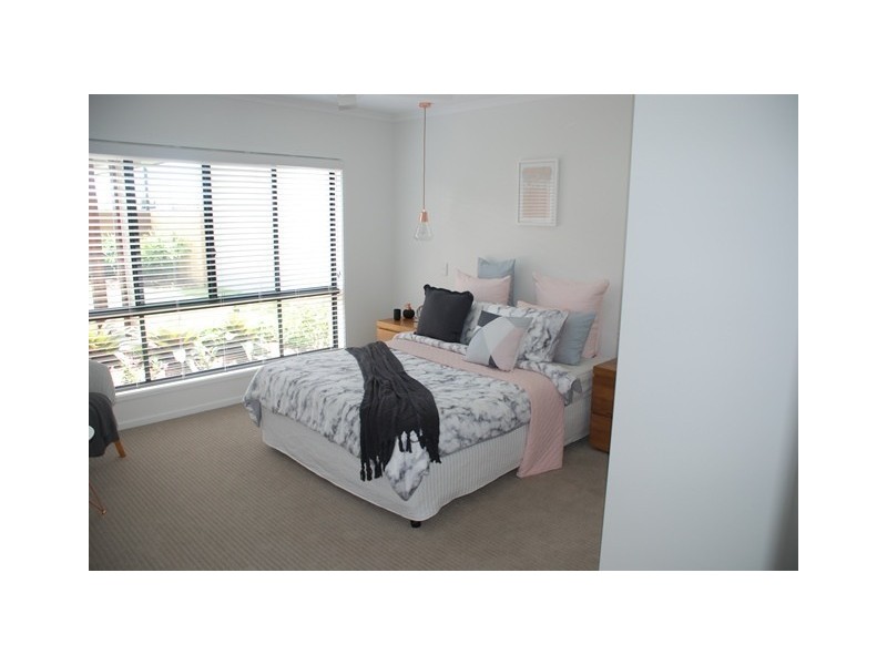 26 Lighthouse Cct, Birtinya QLD 4575