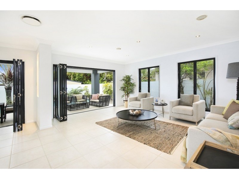 9 Mackay Street, Dicky Beach QLD 4551