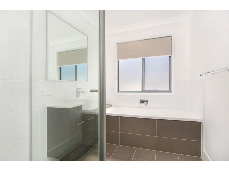 6 Bluff Street, Birtinya QLD 4575