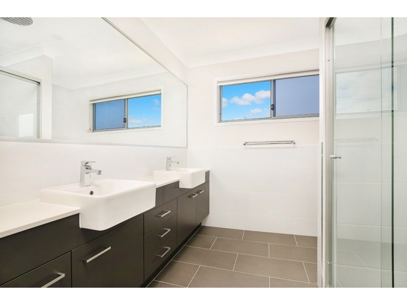 6 Bluff Street, Birtinya QLD 4575