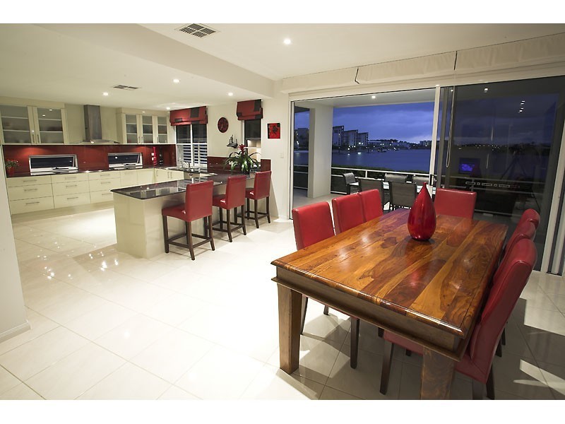 6 Cayman Place, Kawana Island QLD 4575