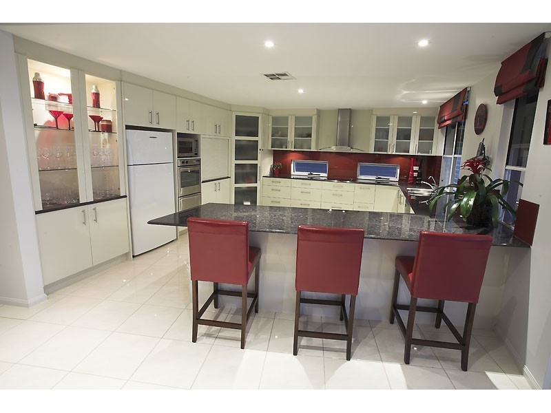 6 Cayman Place, Kawana Island QLD 4575