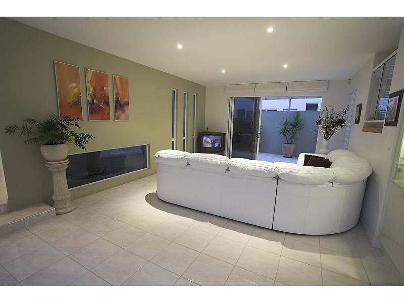 6 Cayman Place, Kawana Island QLD 4575