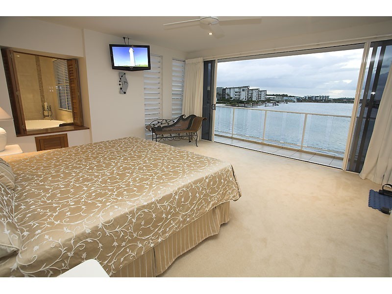 6 Cayman Place, Kawana Island QLD 4575