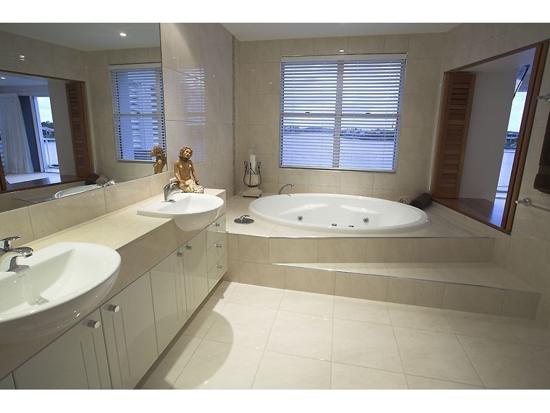 6 Cayman Place, Kawana Island QLD 4575