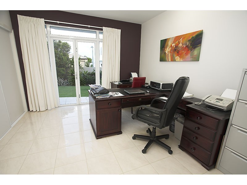 6 Cayman Place, Kawana Island QLD 4575