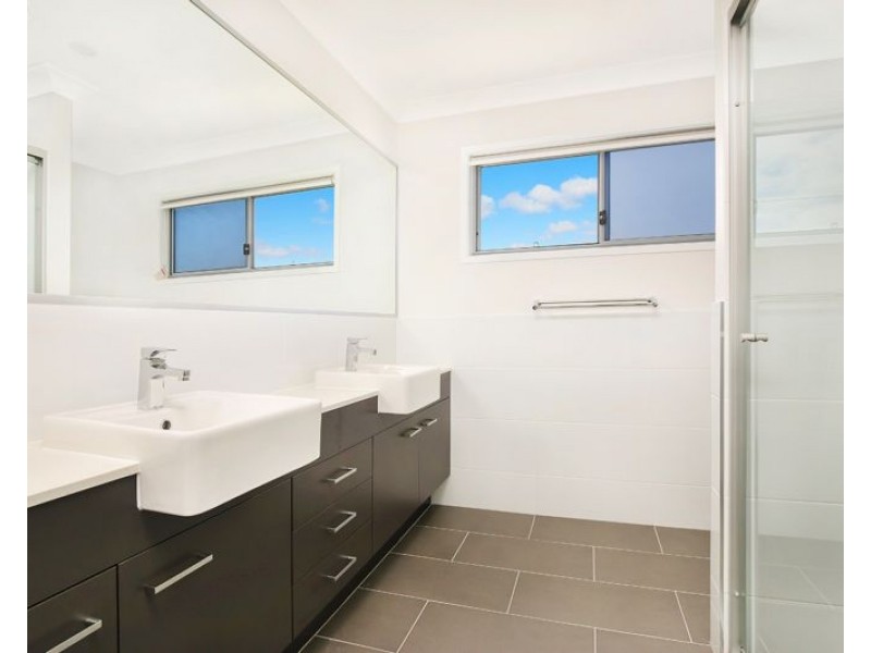 6 Bluff street, Birtinya QLD 4575