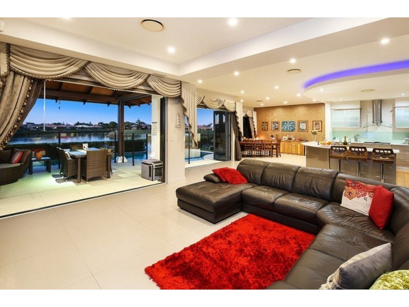 9 Majorca Place, Kawana Island QLD 4575
