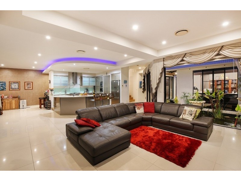 9 Majorca Place, Kawana Island QLD 4575