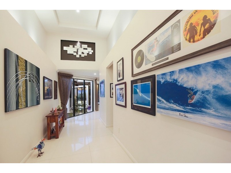9 Majorca Place, Kawana Island QLD 4575