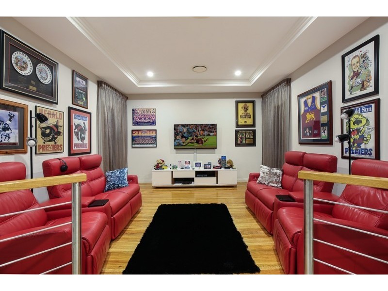 9 Majorca Place, Kawana Island QLD 4575