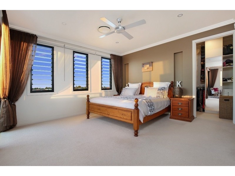 9 Majorca Place, Kawana Island QLD 4575