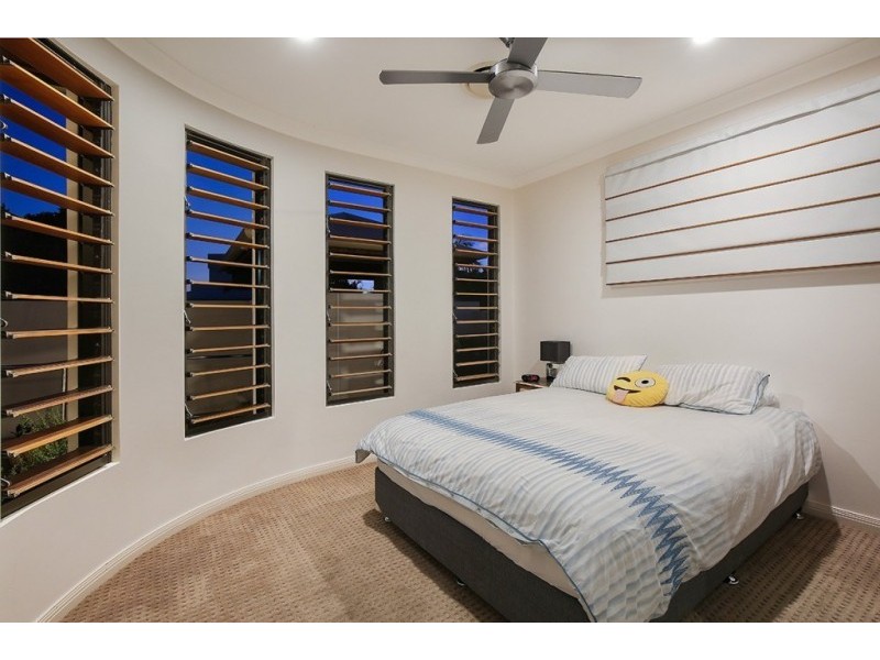 9 Majorca Place, Kawana Island QLD 4575