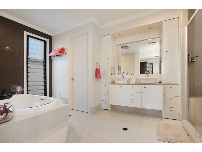9 Majorca Place, Kawana Island QLD 4575