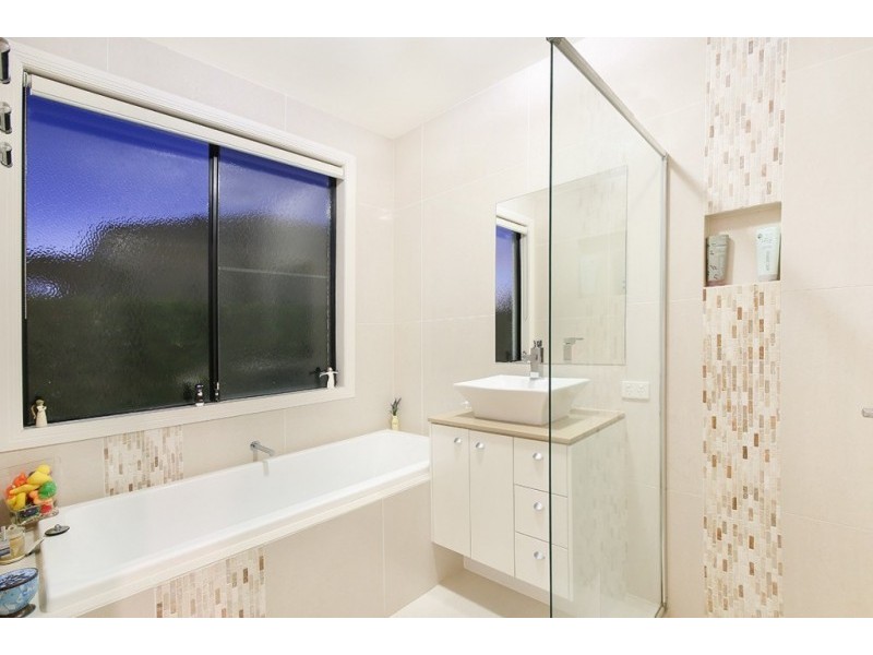 9 Majorca Place, Kawana Island QLD 4575