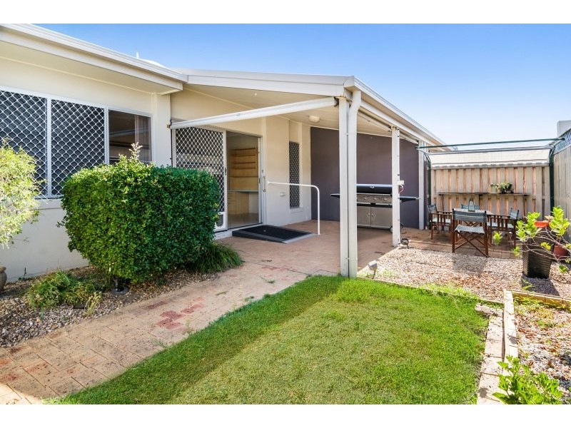 10/2 Grand Parade, Kawana Island QLD 4575