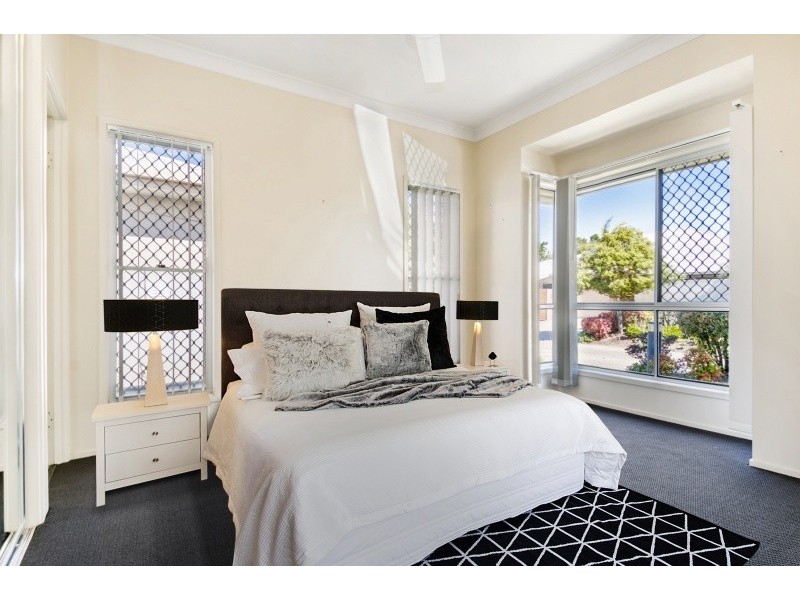 10/2 Grand Parade, Kawana Island QLD 4575