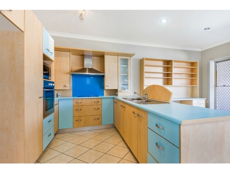 10/2 Grand Parade, Kawana Island QLD 4575