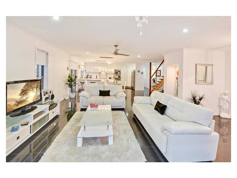 4 Tomkins Esplanade, Birtinya QLD 4575