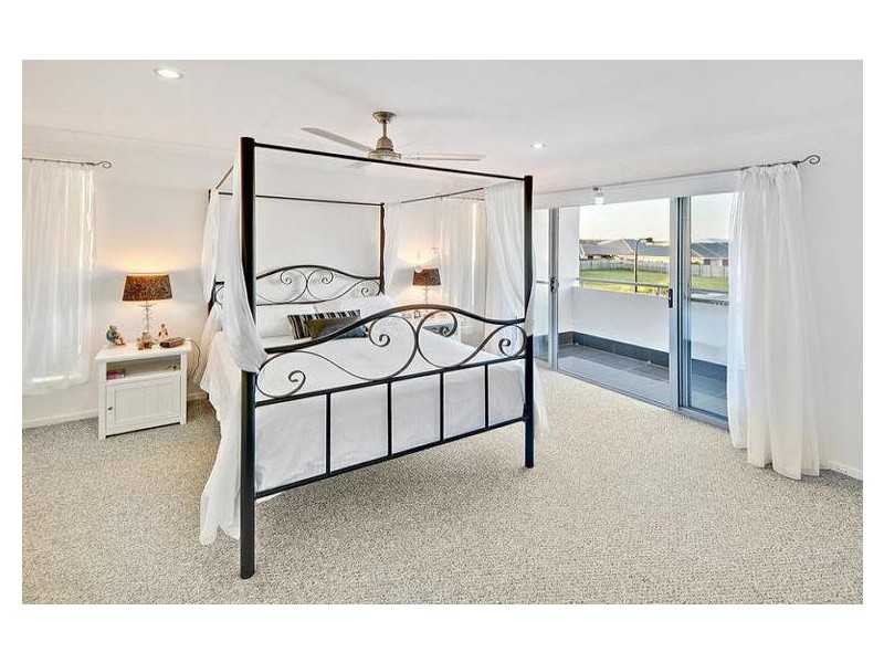 4 Tomkins Esplanade, Birtinya QLD 4575