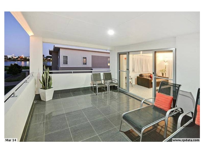 4 Tomkins Esplanade, Birtinya QLD 4575