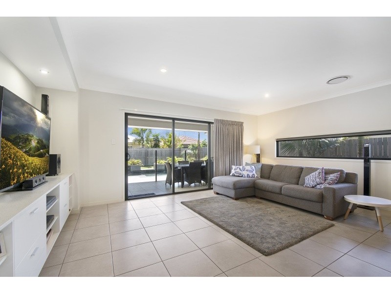 8 Wake Court, Birtinya QLD 4575