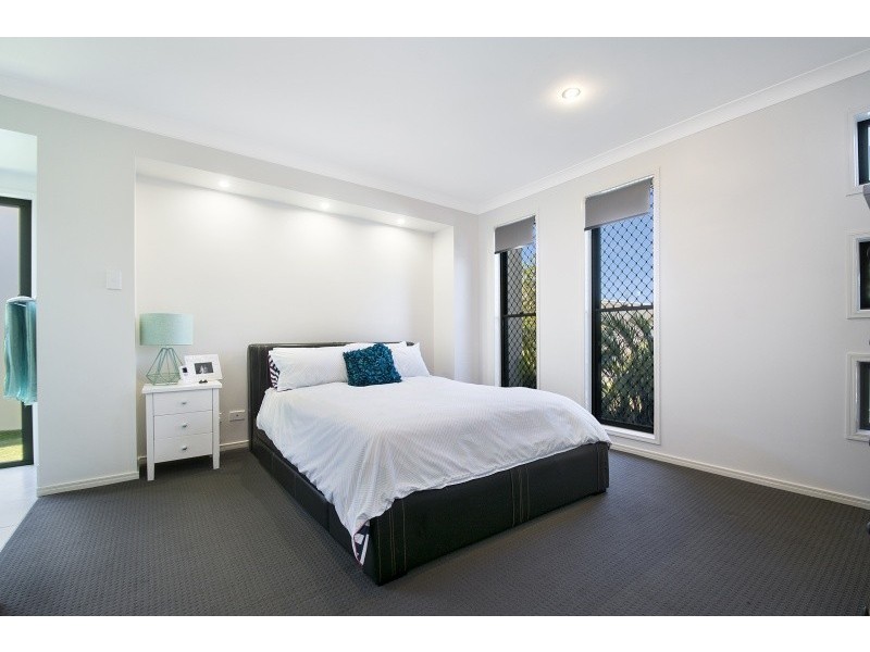 8 Wake Court, Birtinya QLD 4575