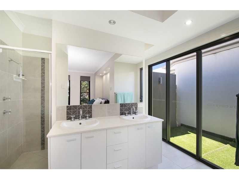 8 Wake Court, Birtinya QLD 4575