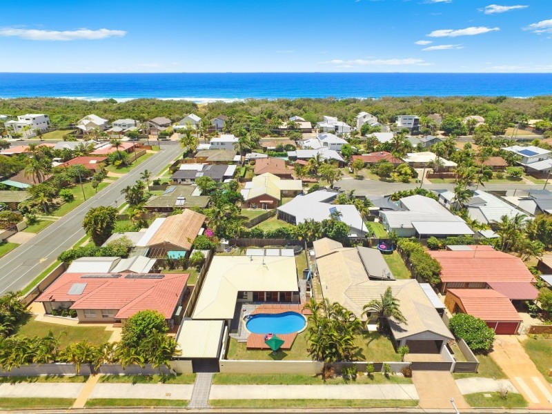 1 Parari Street, Warana QLD 4575