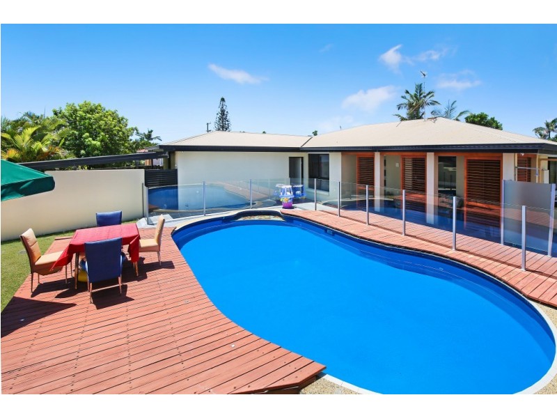 1 Parari Street, Warana QLD 4575