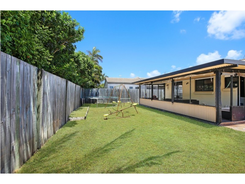 1 Parari Street, Warana QLD 4575