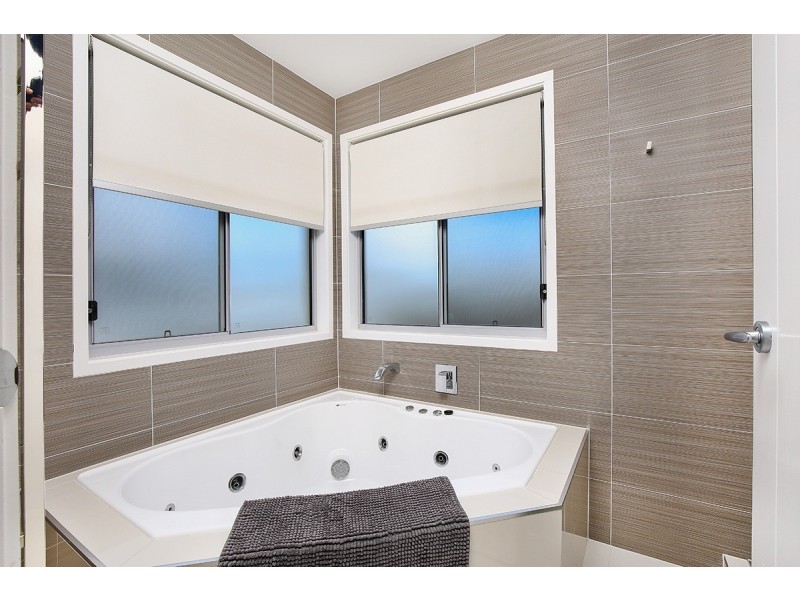 5 Swivel Court, Birtinya QLD 4575