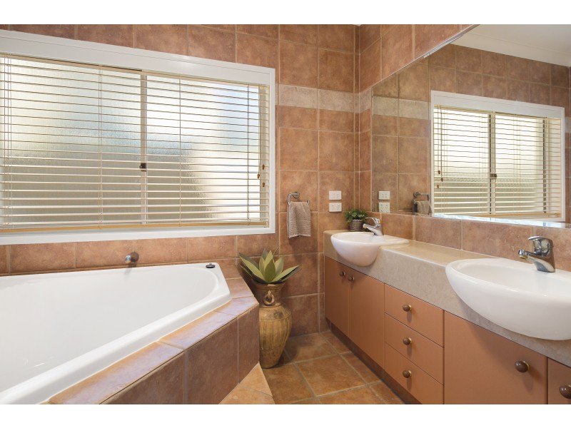 104 Sunbird Chase, Parrearra QLD 4575