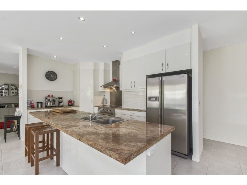 104 Grand Parade, Kawana Island QLD 4575