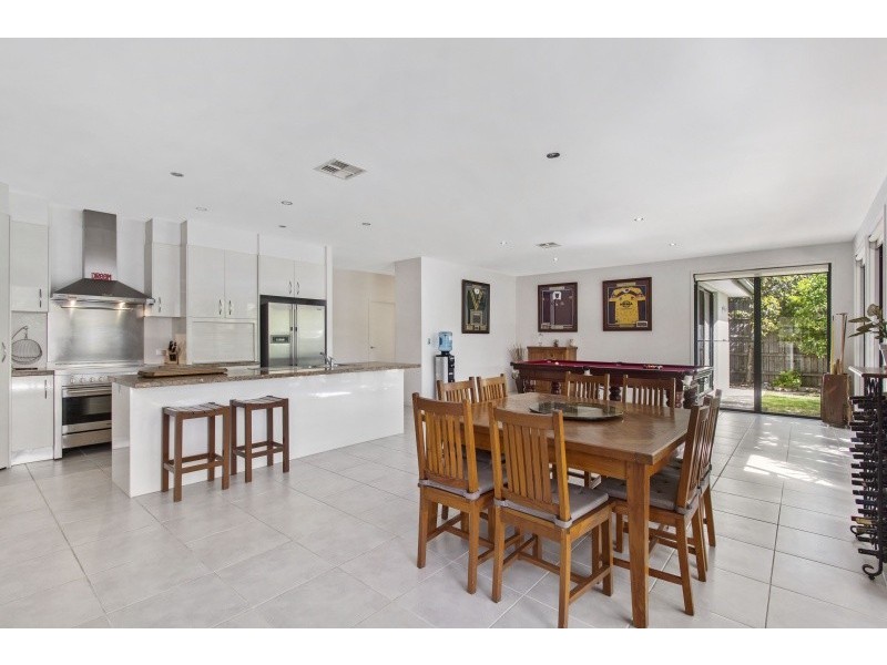 104 Grand Parade, Kawana Island QLD 4575
