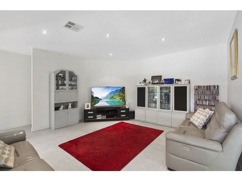 104 Grand Parade, Kawana Island QLD 4575
