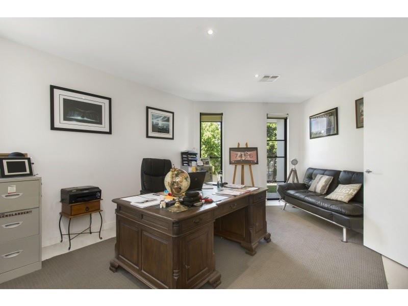 104 Grand Parade, Kawana Island QLD 4575