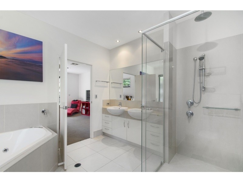 104 Grand Parade, Kawana Island QLD 4575