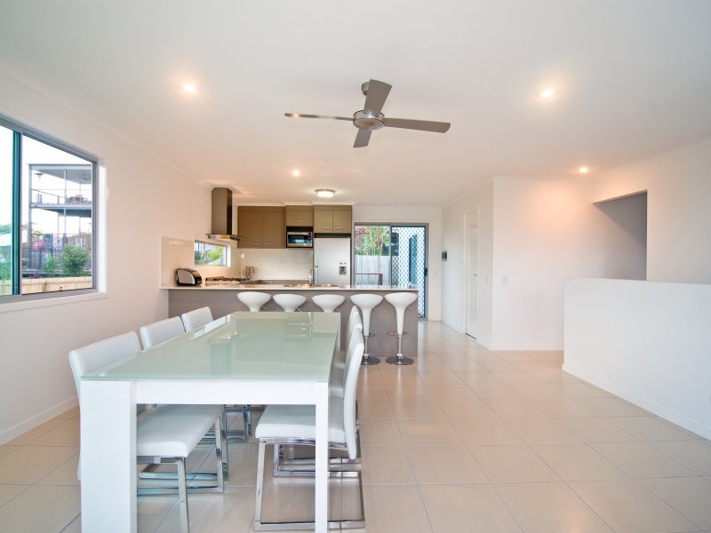 8 the Parkway, Dicky Beach QLD 4551