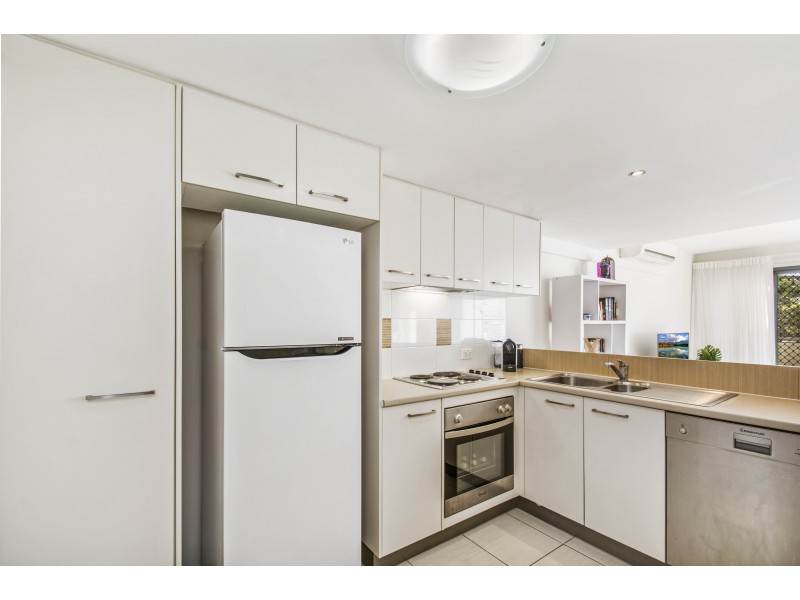 31/10 Grand Parade, Kawana Island QLD 4575