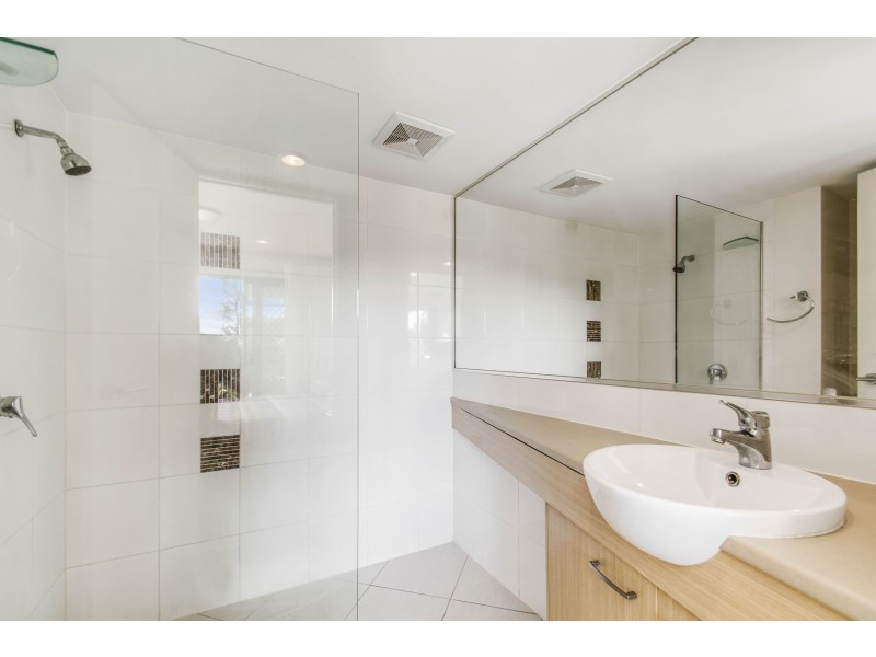 31/10 Grand Parade, Kawana Island QLD 4575