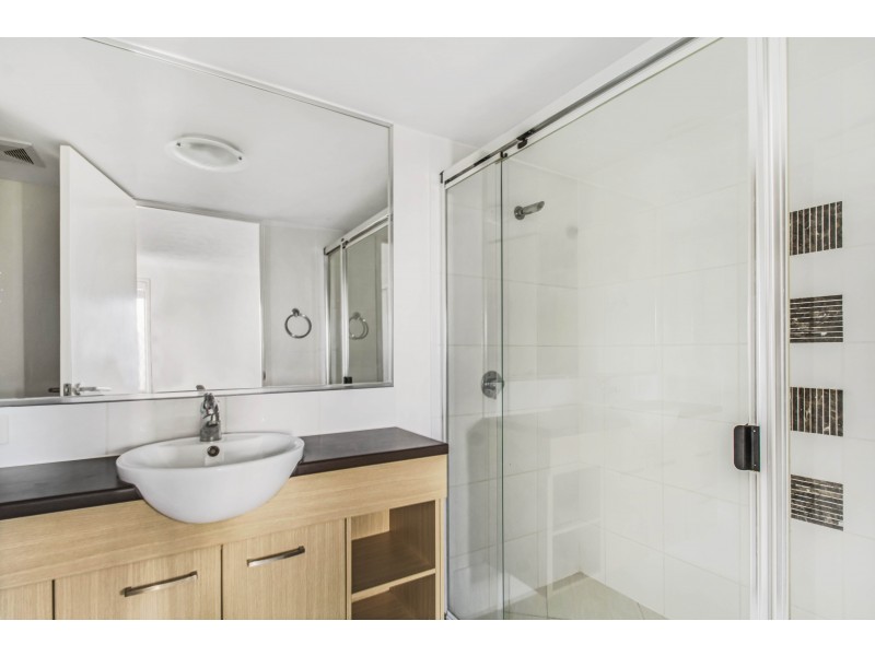 32/10 Grand Parade, Kawana Island QLD 4575
