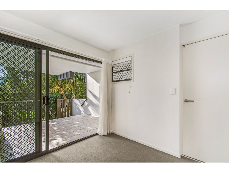 32/10 Grand Parade, Kawana Island QLD 4575