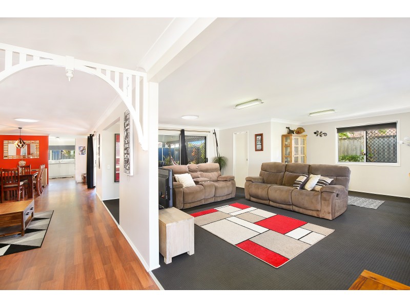 9 Kunari Street, Buddina QLD 4575