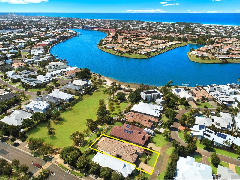 2 Majorca Place, Kawana Island QLD 4575