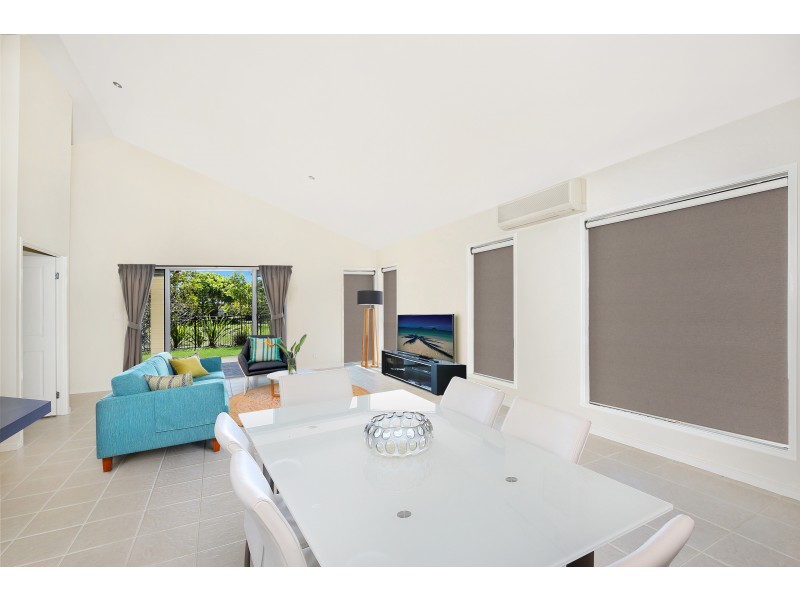 2 Majorca Place, Kawana Island QLD 4575