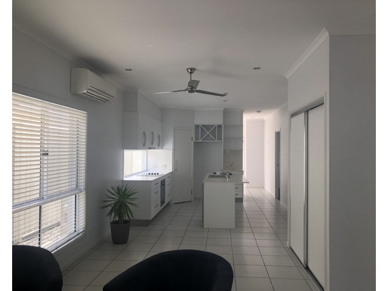 136 Grand Parade, Parrearra QLD 4575